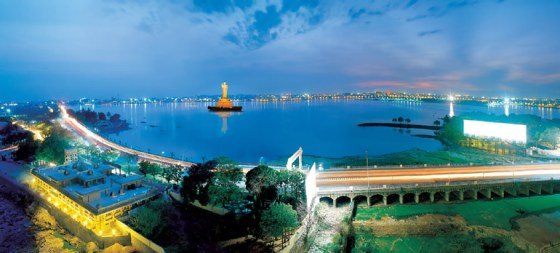 hussain_sagar_lake_hyderabad_india_photo